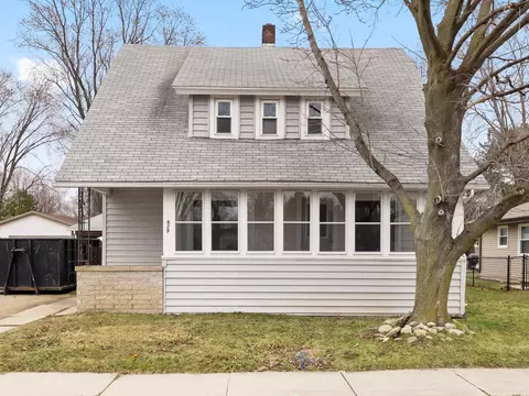 629 Racine, Menasha, WI 54952