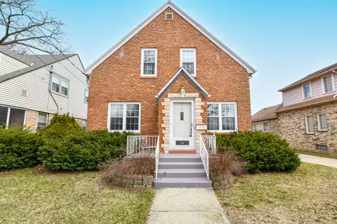 4048 S Kansas, Saint Francis, WI 53235
