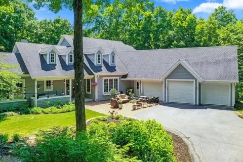 10109 N Hunt Clb, Mequon, WI 53097