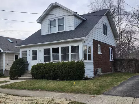 910 73rd, Kenosha, WI 53143
