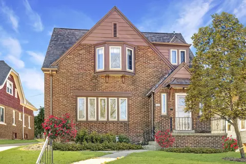 1623 E Lake Blf, Shorewood, WI 53211