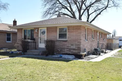 2603 E Bottsford, Saint Francis, WI 53235