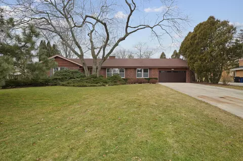 3776 N Bay, Racine, WI 53402
