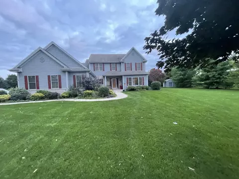 s78w22695 Sunset Gln, Big Bend, WI 53103