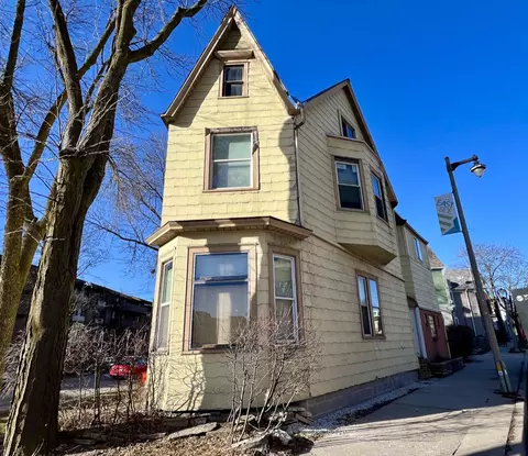 2407 N Farwell #2409, Milwaukee, WI 53211