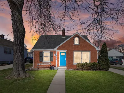 7502 W Meinecke, Wauwatosa, WI 53213