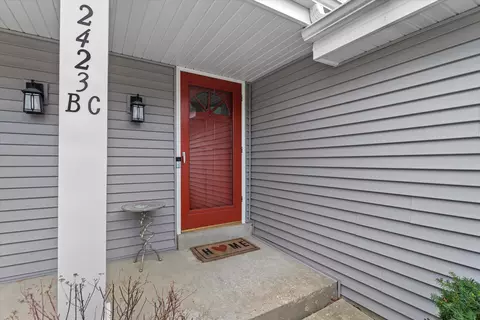 2423 Willowood #C, Waukesha, WI 53188