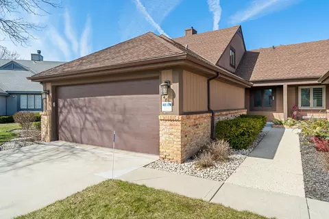 648 W Evergreen #67, Bayside, WI 53217