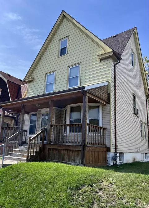 2921 N 27th, Milwaukee, WI 53210