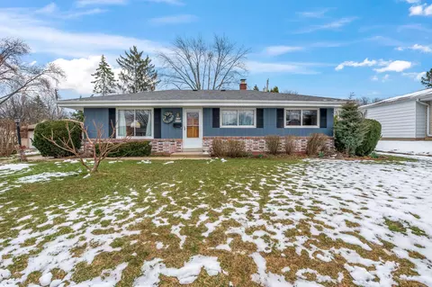 w147n8356 Manchester, Menomonee Falls, WI 53051