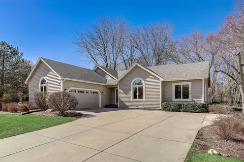w276n2547 Wildflower, Pewaukee, WI 53072