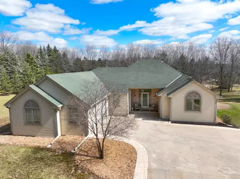 w268n2310 Meadowbrook, Pewaukee, WI 53072