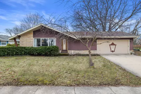 1725 Sycamore, Waukesha, WI 53189