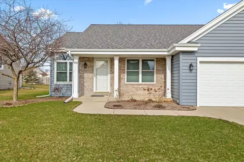 3572 Rivers Xing, Waukesha, WI 53189