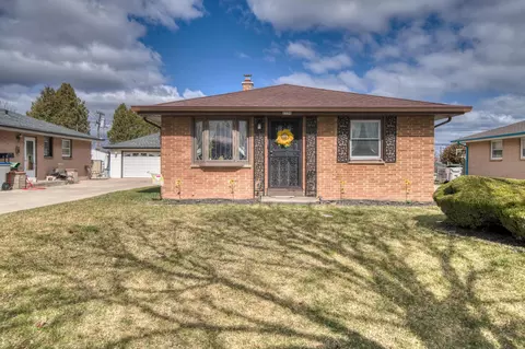 2336 W Halsey, Milwaukee, WI 53221