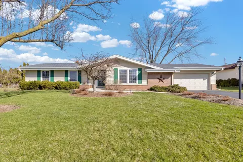 13720 W Forest Knl, New Berlin, WI 53151