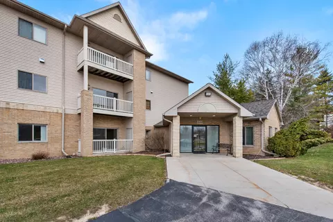 223 Fifth #102, Hartford, WI 53027