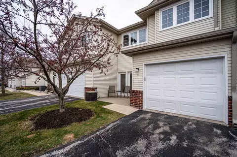 2414 Fox Riv #E, Waukesha, WI 53189