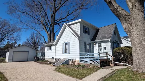 416 S Franklin, Oconomowoc, WI 53066