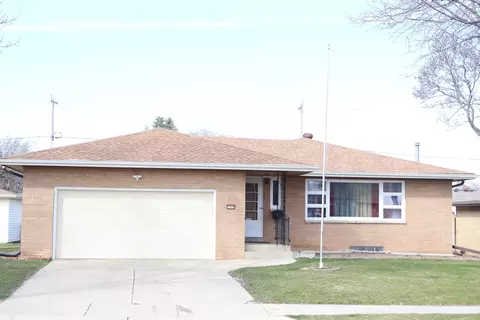 1520 W Leroy, Milwaukee, WI 53221
