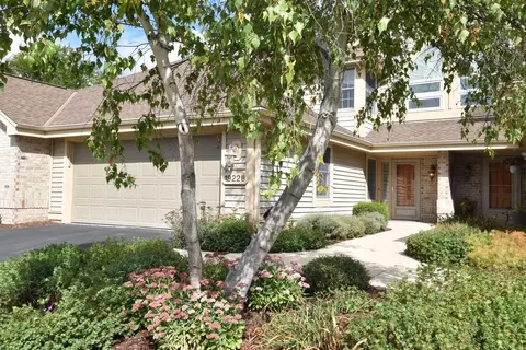 1922 Springbrook N #B, Waukesha, WI 53186
