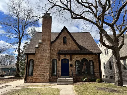 5729 N Bay Rdg, Whitefish Bay, WI 53217