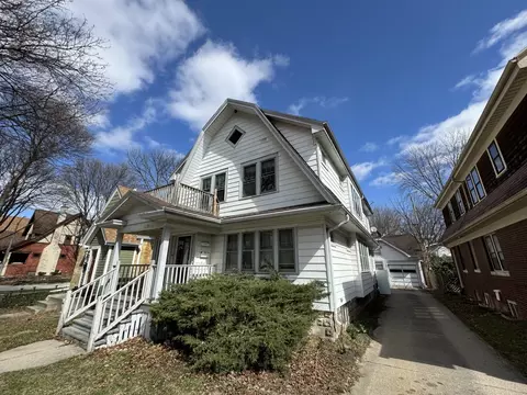 2372 N 70th, Wauwatosa, WI 53213