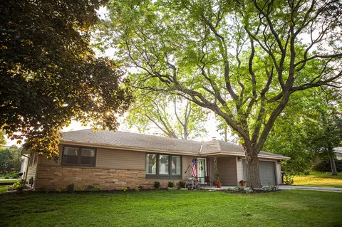 1109 N 120th, Wauwatosa, WI 53226