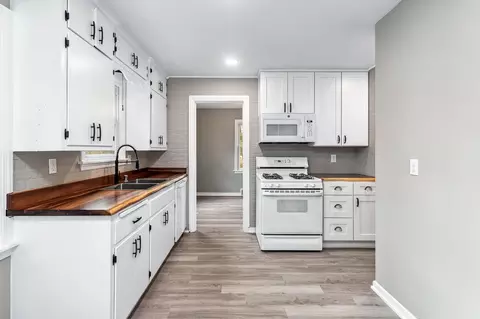 10535 W Spring Grn, Hales Corners, WI 53130