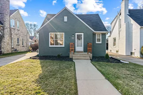2621 N 73rd, Wauwatosa, WI 53213
