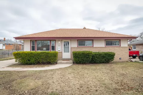 8125 W Clovernook, Milwaukee, WI 53223