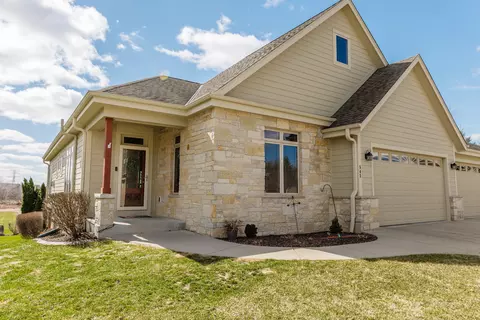 543 Garden Pr #12, Waukesha, WI 53186