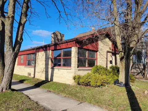 728 Milwaukee, South Milwaukee, WI 53172