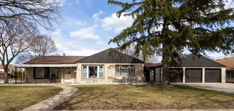 5730 W Howard, Milwaukee, WI 53220