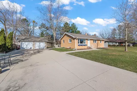 219 S Parkview, Eagle, WI 53119