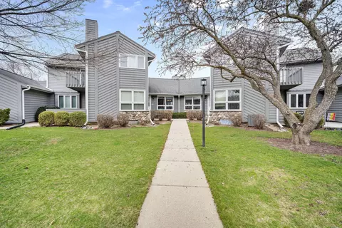 15722 W W Rdg, New Berlin, WI 53151