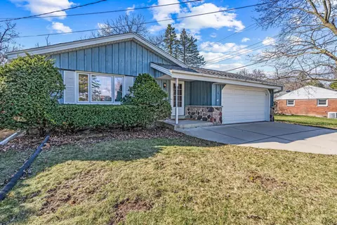 11511 W Wisconsin, Wauwatosa, WI 53226