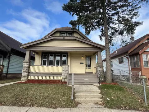 3823 N Dr William Finlayson, Milwaukee, WI 53212