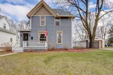 321 S Concord, Oconomowoc, WI 53066