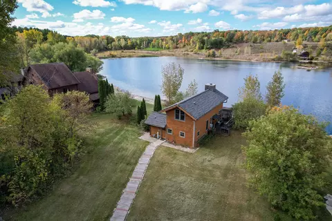 w6585 Pine Hill Trail, Lyndon, WI 53011