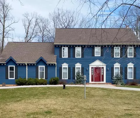 12230 N Willow Gln, Mequon, WI 53092