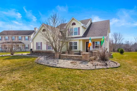 7871 S Victory Crk, Franklin, WI 53132