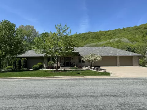 65 Mc Intosh, La Crescent, MN 55947