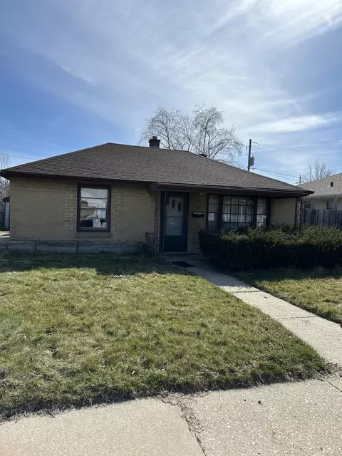 331 Mertens, Racine, WI 53405