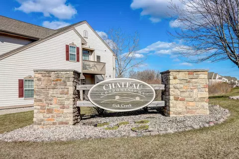 2146 W Vista Bella, Oak Creek, WI 53154