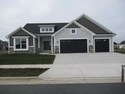 1600 Creekview, Oconomowoc, WI 53066