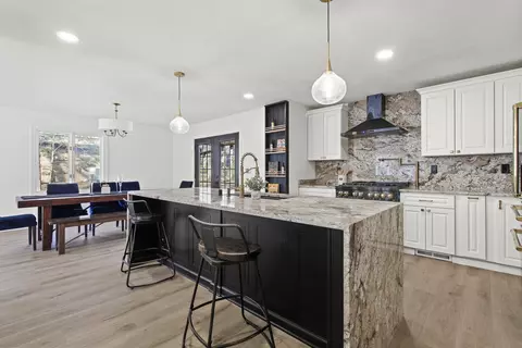 2030 La Chandelle, Brookfield, WI 53045