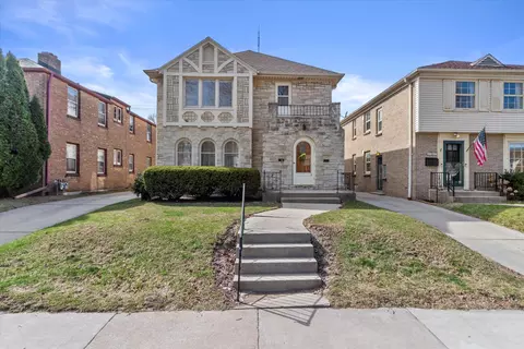 4047 N Newhall #4049, Shorewood, WI 53211