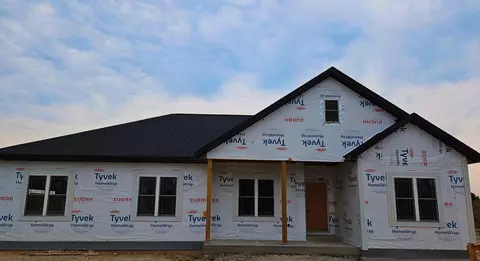 794 Wright, Hartford, WI 53027