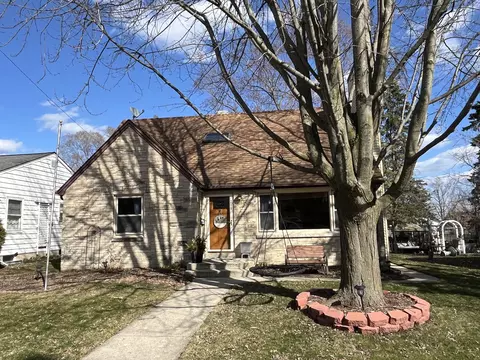 218 S High, Port Washington, WI 53074
